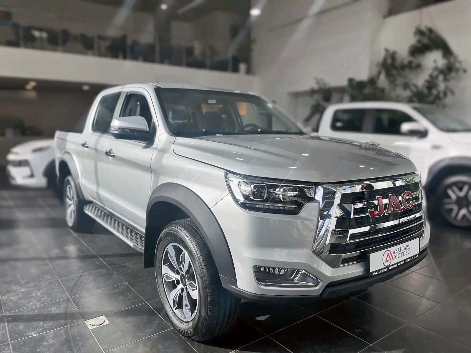 JAC Т8